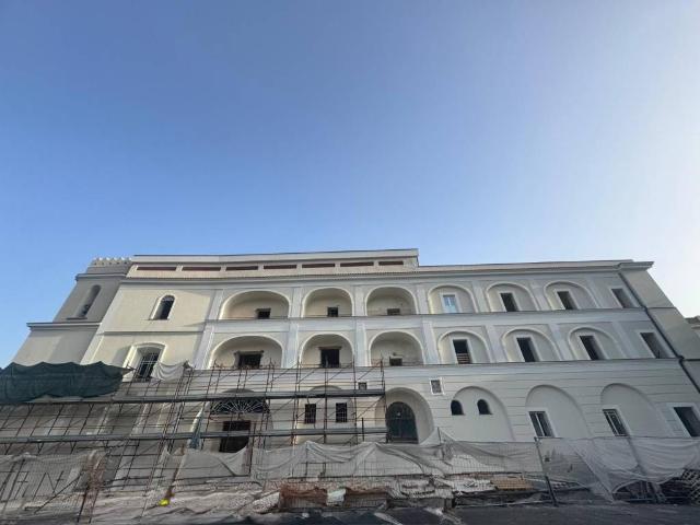 Palazzo / Stabile in vendita a Lettere NA