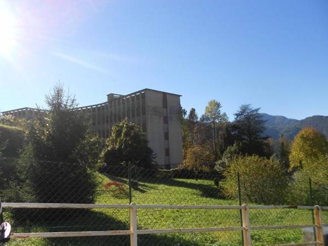 Palazzo / Stabile in vendita a Lierna LC