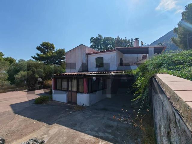 Palazzo / Stabile in vendita a Lipari ME
