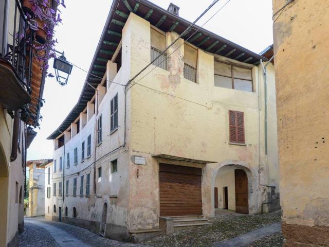 Palazzo / Stabile in vendita a Castello Cabiaglio VA