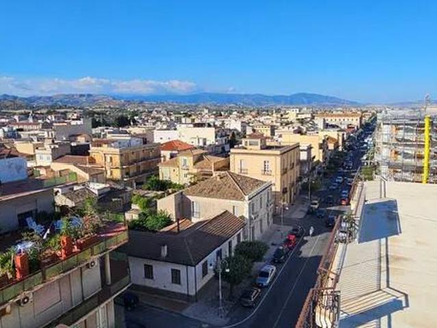 Palazzo / Stabile in vendita a Locri RC