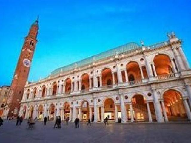 Palazzo / Stabile in vendita a Lonigo VI