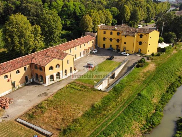 Palazzo / Stabile in vendita a Lonigo VI