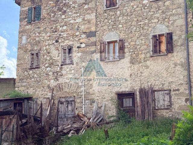 Palazzo / Stabile in vendita a Lozzo di Cadore BL