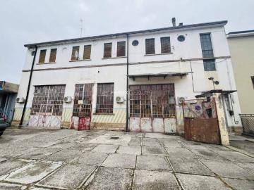 Palazzo / Stabile in vendita a Padova PD