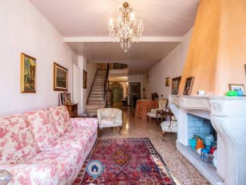 Palazzo / Stabile in vendita a Padova PD