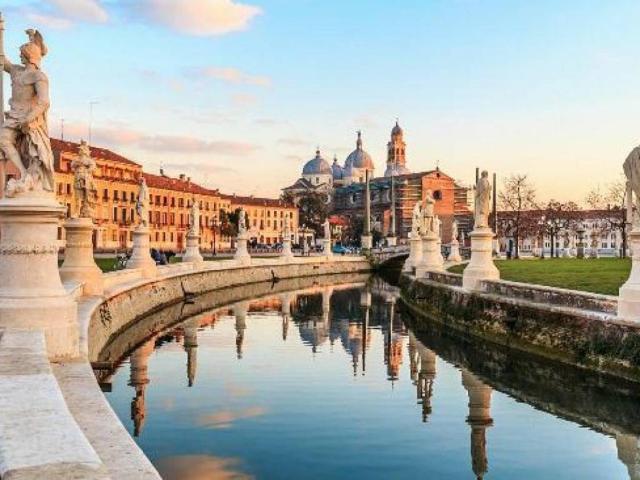 Palazzo / Stabile in vendita a Padova PD