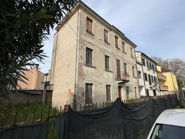 Palazzo / Stabile in vendita a Padova PD