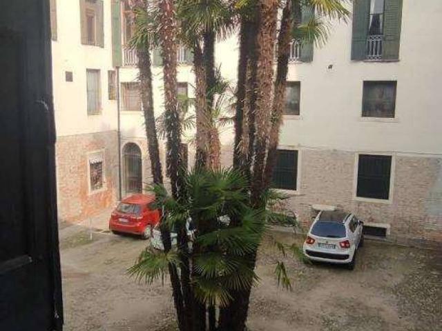 Palazzo / Stabile in vendita a Padova PD