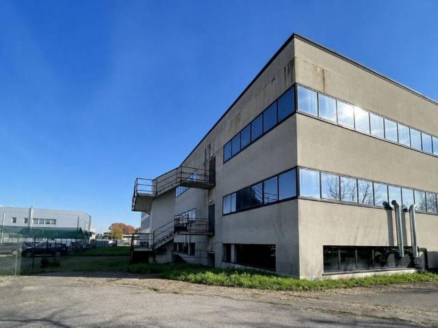 Palazzo / Stabile in vendita a Paderno Dugnano MI