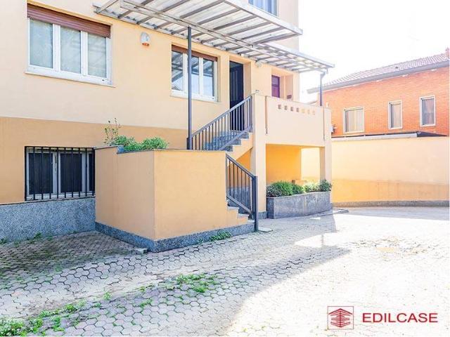 Palazzo / Stabile in vendita a Paderno Dugnano MI