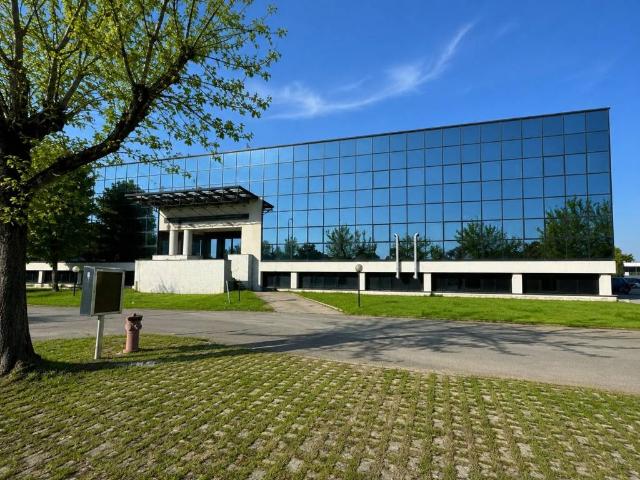 Palazzo / Stabile in vendita a Paderno Dugnano MI