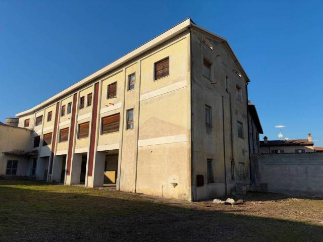 Palazzo / Stabile in vendita a Paderno Franciacorta BS