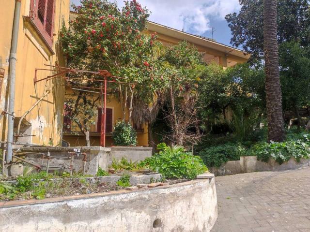 Palazzo / Stabile in vendita a Palma Campania NA