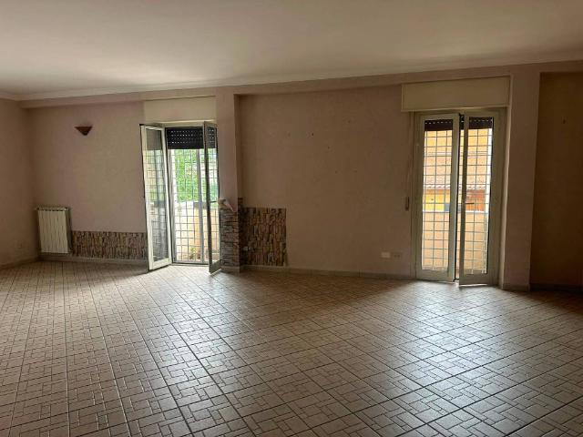 Palazzo / Stabile in vendita a Palombara Sabina RM