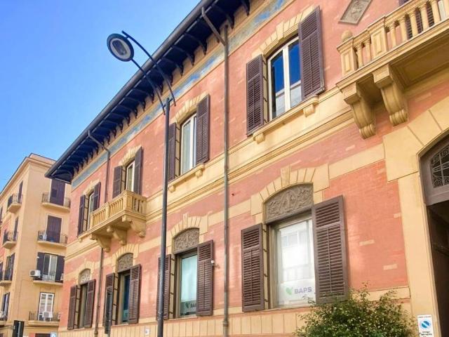 Palazzo / Stabile in vendita a Palermo PA