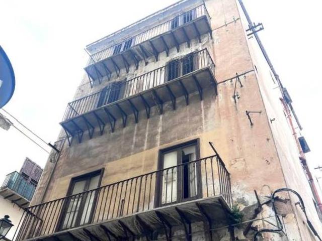 Palazzo / Stabile in vendita a Palermo PA