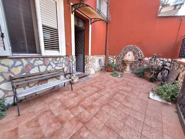 Palazzo / Stabile in vendita a Palermo PA