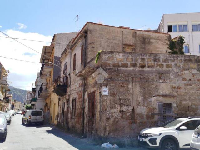 Palazzo / Stabile in vendita a Palermo PA