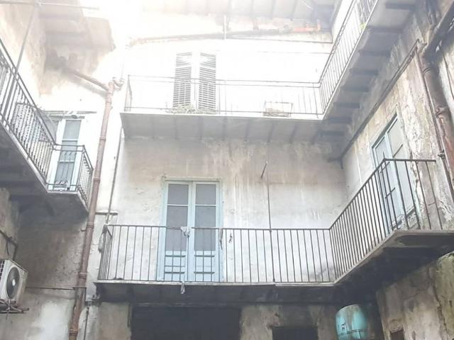 Palazzo / Stabile in vendita a Palermo PA