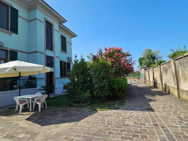 Palazzo / Stabile in vendita a Palestro PV