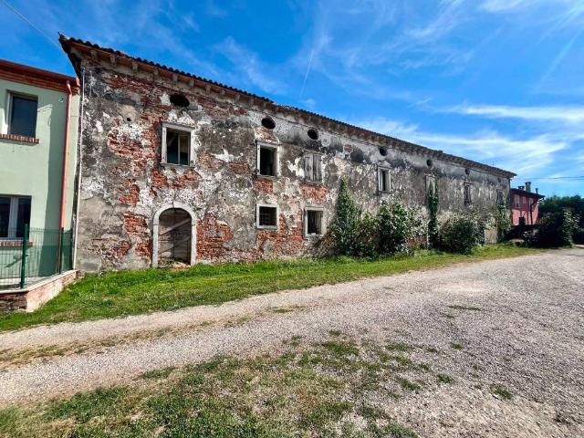 Palazzo / Stabile in vendita a Palù VR
