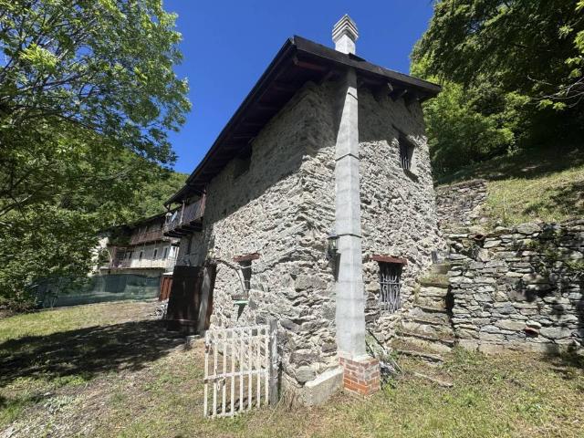 Palazzo / Stabile in vendita a Pamparato CN
