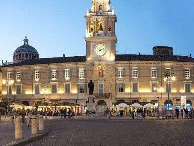 Palazzo / Stabile in vendita a Parma PR