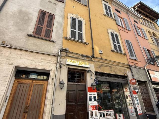 Palazzo / Stabile in vendita a Parma PR