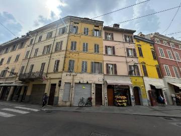 Palazzo / Stabile in vendita a Parma PR