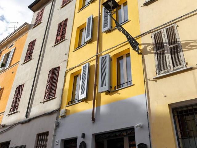 Palazzo / Stabile in vendita a Parma PR
