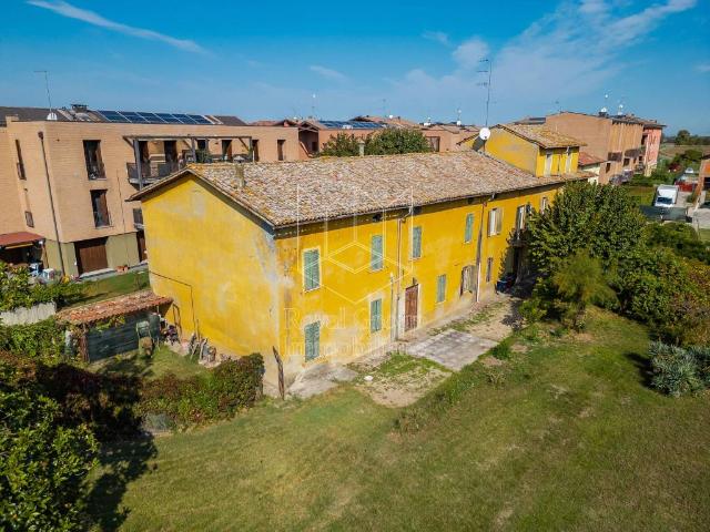 Palazzo / Stabile in vendita a Parma PR