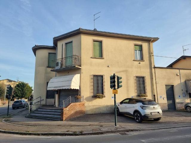Palazzo / Stabile in vendita a Parma PR