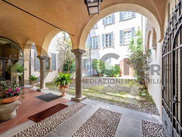 Palazzo / Stabile in vendita a Parma PR