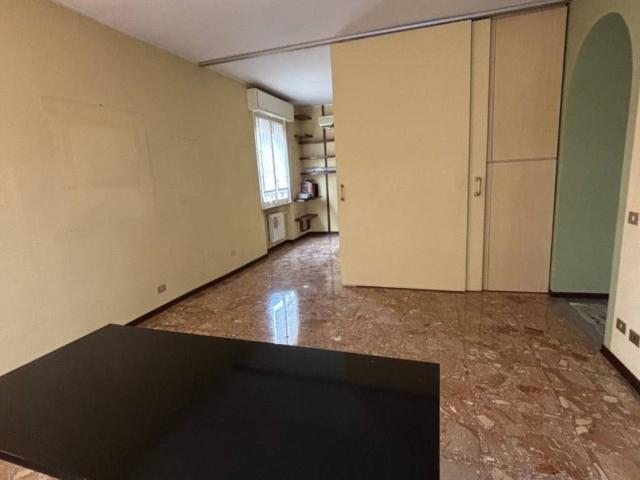 Palazzo / Stabile in vendita a Parma PR
