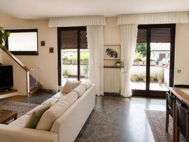 Palazzo / Stabile in vendita a Parabiago MI