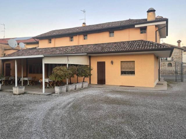 Palazzo / Stabile in vendita a Pavia di Udine UD