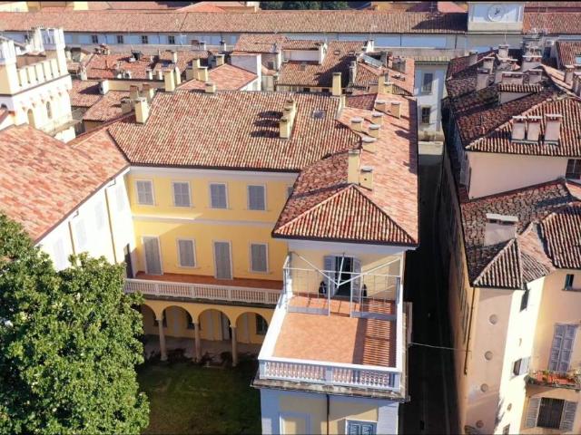 Palazzo / Stabile in vendita a Pavia PV