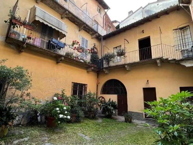 Palazzo / Stabile in vendita a Pavia PV