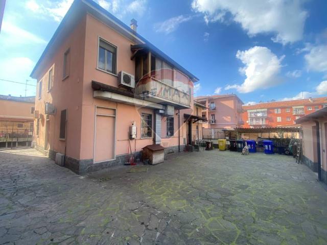 Palazzo / Stabile in vendita a Pavia PV