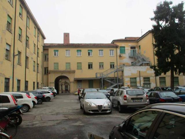 Palazzo / Stabile in vendita a Pavia PV