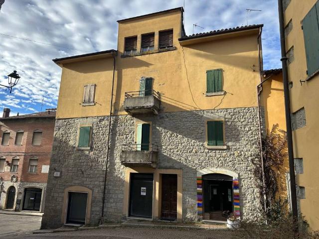 Palazzo / Stabile in vendita a Pavullo nel Frignano MO