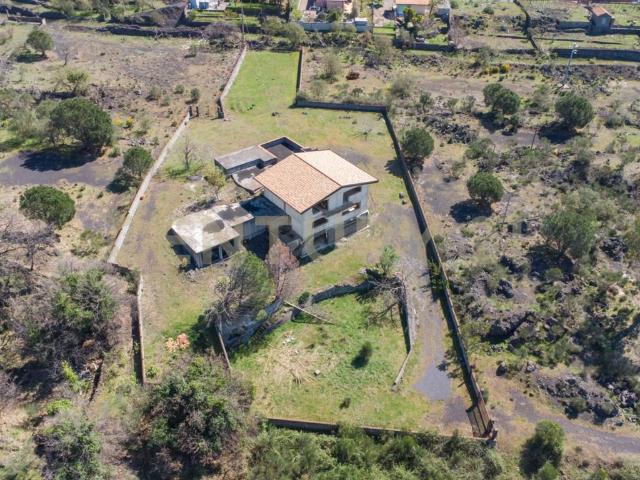 Villa in vendita a Pedara CT
