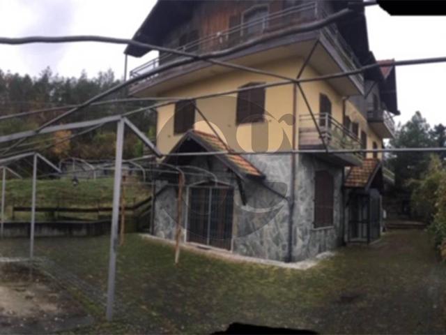Palazzo / Stabile in vendita a Pellegrino Parmense PR