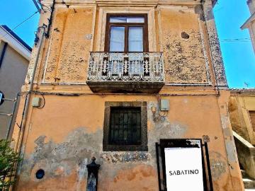 Palazzo / Stabile in vendita a Pellezzano SA