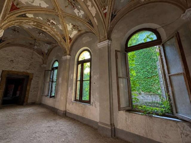 Palazzo / Stabile in vendita a Pesaro PU