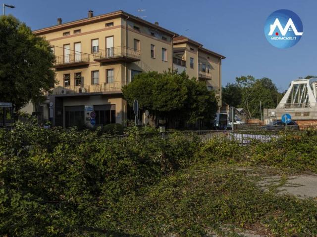 Palazzo / Stabile in vendita a Pesaro PU