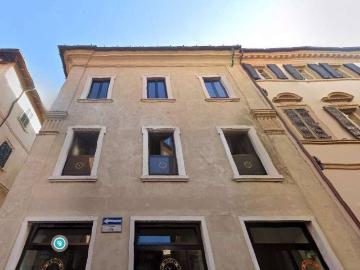 Palazzo / Stabile in vendita a Pesaro PU