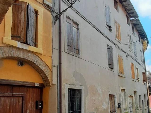 Palazzo / Stabile in vendita a Pescantina VR