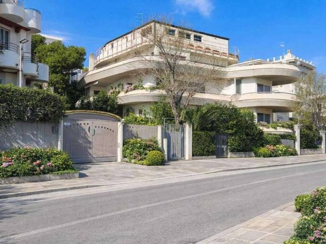 Palazzo / Stabile in vendita a Pescara PE